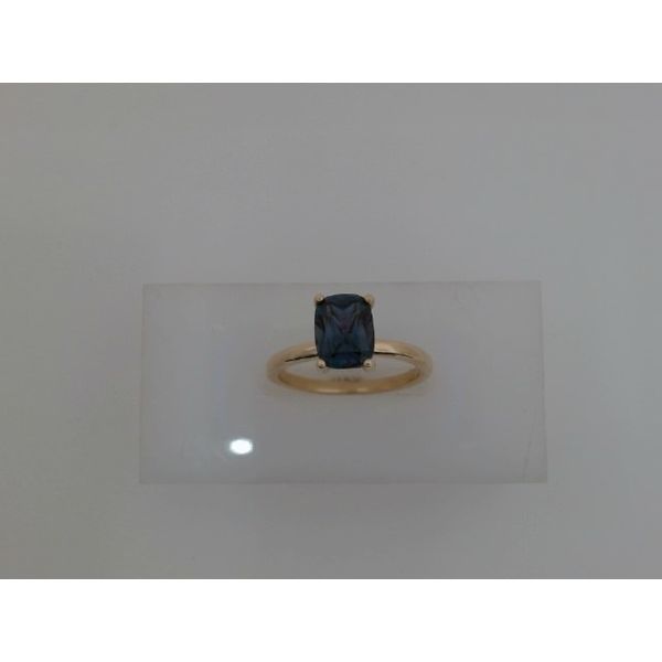 10K Yellow Gold Amethyst Ring Vandenbergs Fine Jewellery Winnipeg, MB