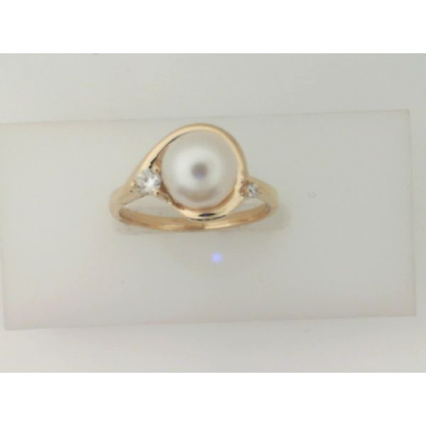 10K Gold Pearl & Diamond Ring Vandenbergs Fine Jewellery Winnipeg, MB