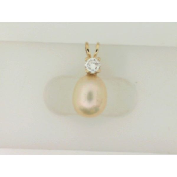 14K Yellow Gold Pearl & Diamond Pendant Vandenbergs Fine Jewellery Winnipeg, MB
