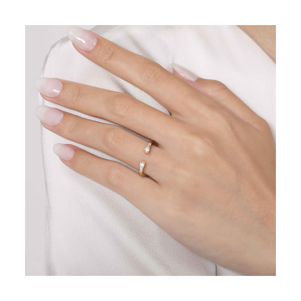 14K Yellow Gold Contemporary Baguette Diamond Wedding Band – 0.22 CTW Image 3 Venus Jewelers Somerset, NJ
