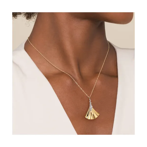 14K Yellow & White Gold Diamond Fan Pendant – 0.25ctw Image 3 Venus Jewelers Somerset, NJ