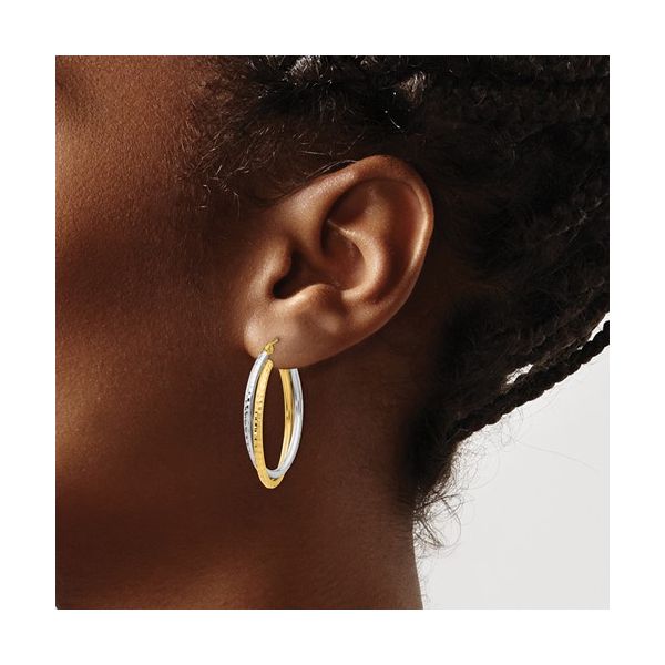 14kt Gold Two-tone Diamond-Cut Polished Oval Hoop Earring Image 2 Venus Jewelers Somerset, NJ