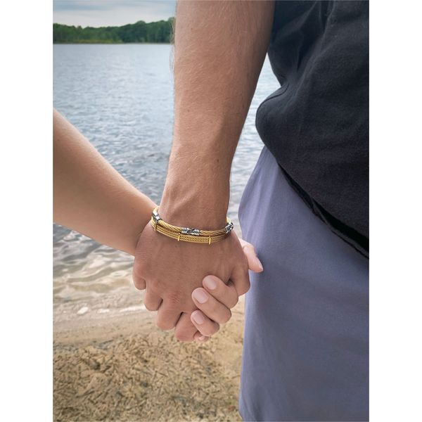 ALOR Men’s Yellow Cable Link Soft Bracelet Image 2 Venus Jewelers Somerset, NJ