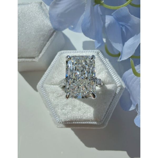 10.32ct Radiant Cut Lab Grown Diamond Ring Image 2 Victoria Jewellers REGINA, SK