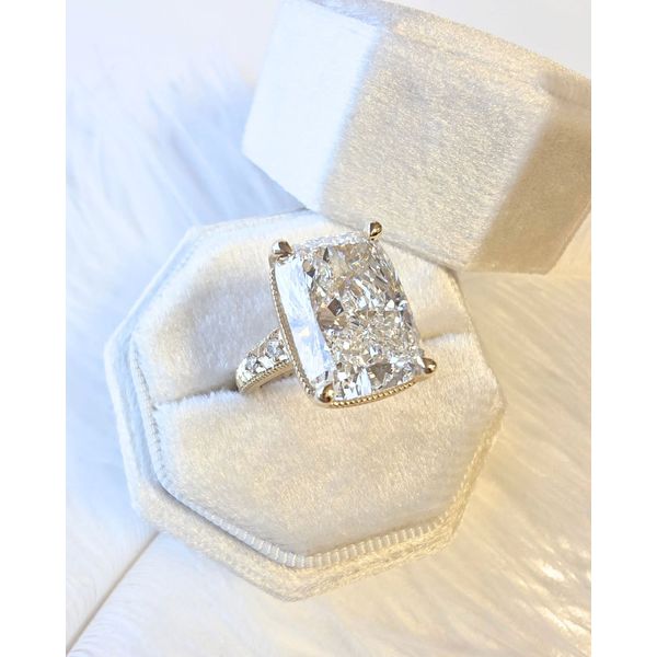10.07ct Cushion Cut Lab Grown Diamond Ring Image 4 Victoria Jewellers REGINA, SK