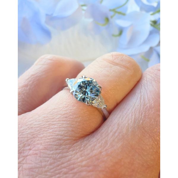 1.51ct Round Brilliant Cut Fancy Vivid Blue Lab Grown Diamond Ring Image 2 Victoria Jewellers REGINA, SK