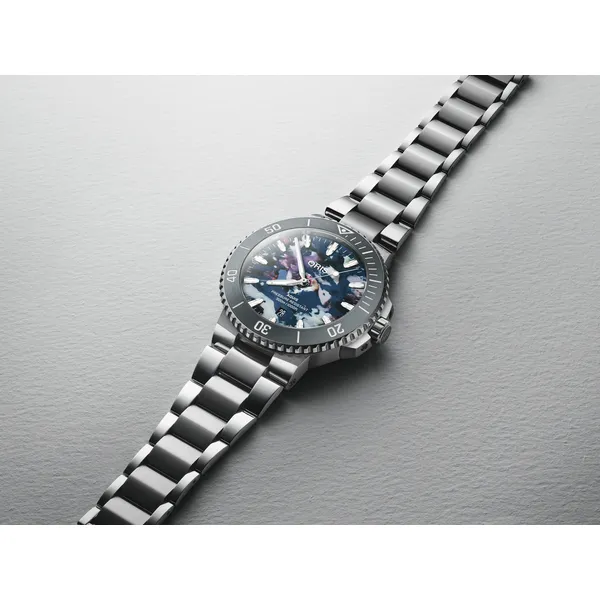 Aquis Date 43.50mm Image 2 Victoria Jewellers REGINA, SK