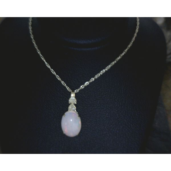 10ktyg Opal and Diamond Necklace 18