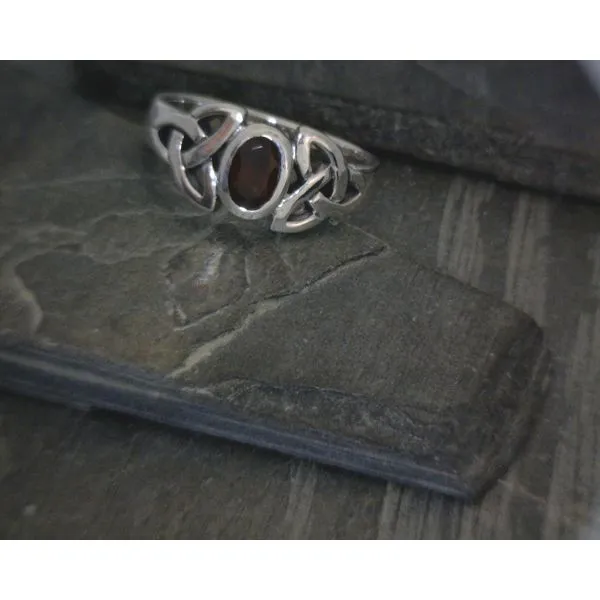 SS Peridot Celtic Ring Vulcan's Forge LLC KANSAS CITY, MO