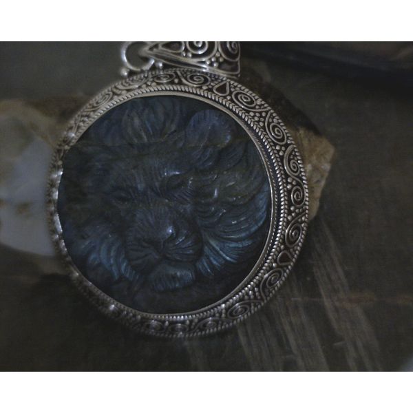 SS Caved Lion Labradorite In Detailed Scrollwork Setting Vulcan's Forge LLC Kansas City, MO