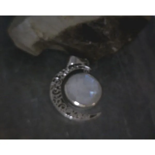 Silver Stone Pendant Vulcan's Forge LLC KANSAS CITY, MO