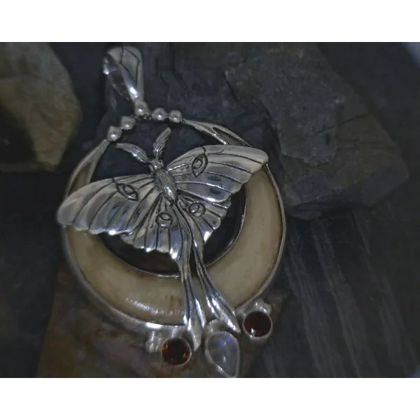 Silver Stone Pendant Vulcan's Forge LLC KANSAS CITY, MO