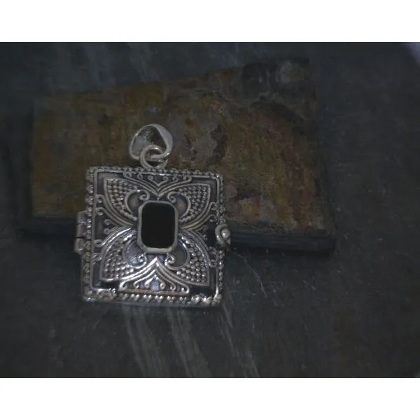 Silver Stone Pendant Vulcan's Forge LLC KANSAS CITY, MO