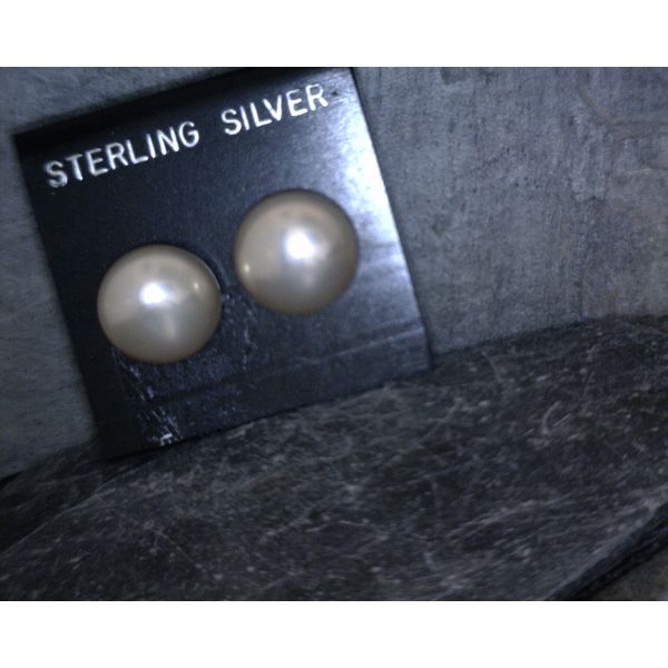 Sterling pearl earring Vulcan's Forge LLC Kansas City, MO