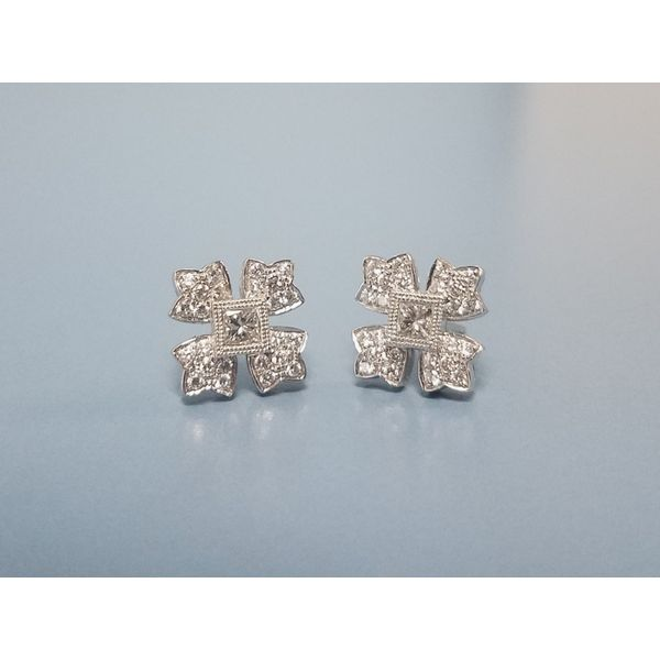18k White Gold & Diamond Flower Earrings Wallach Jewelry Designs Larchmont, NY