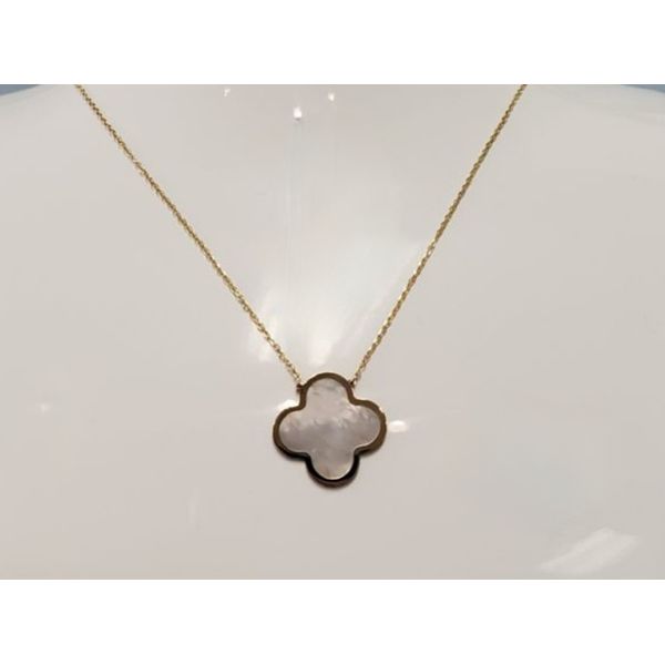 14k Necklace w/Mother of Pearl Clover Center Wallach Jewelry Designs Larchmont, NY