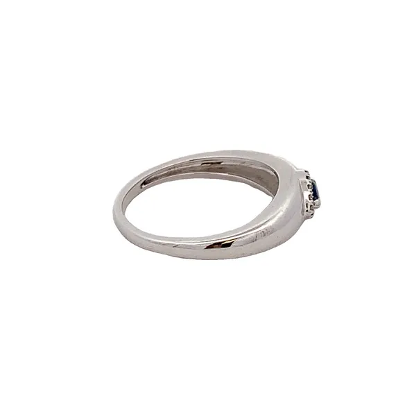 SAPPHIRE AND DIAMOND RING