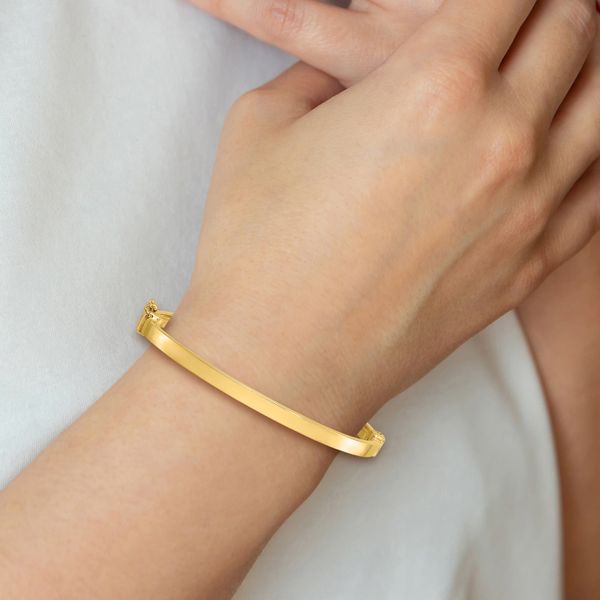 Leslie's 10K Gold Polished Hinged Bangle Bracelet Image 3 Biondi Diamond Jewelers Aurora, CO