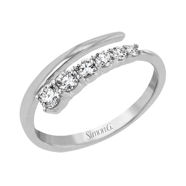 Platinum Diamond Fashion Ring