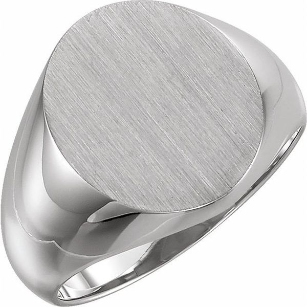 Oval signet ring in sterling silver.