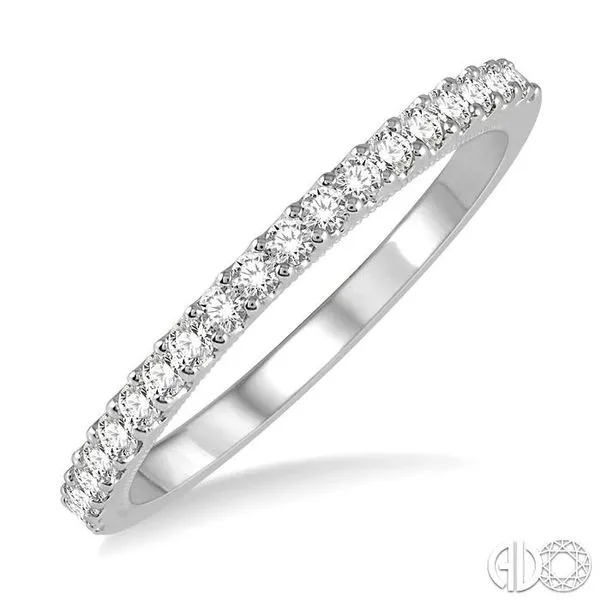 1/4 Ctw Round Cut Diamond Wedding Band in 14K White Gold