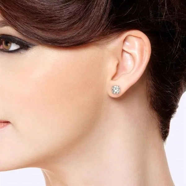 3/4 Ctw Round Cut Diamond Stud Earrings in 14K White Gold