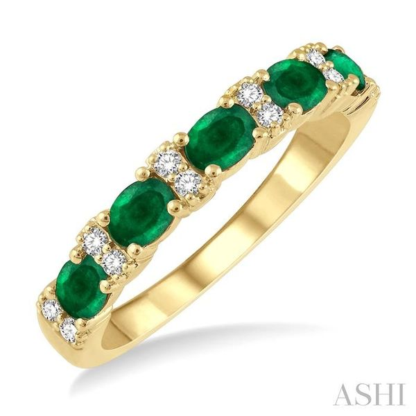 1/6 Ctw Oval Shape 4x3MM Emerald and Round Cut Diamond Precious Band in 14K Yellow Gold Hart's Jewelers Grants Pass, OR