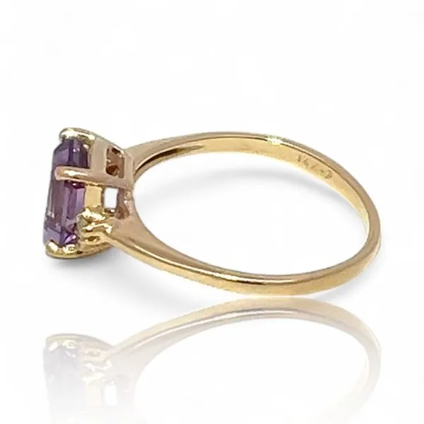 14k Yellow Gold Emerald Cut Amethyst and Diamond Ring Size 7