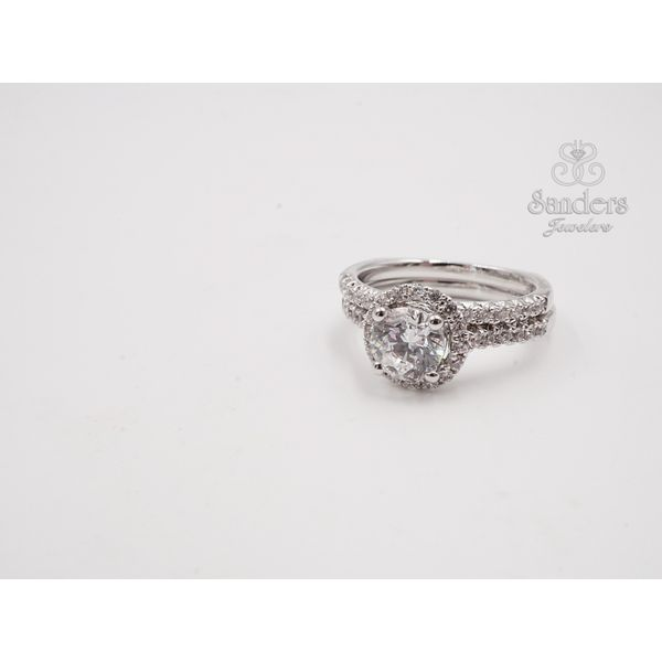 Round Halo Diamond Engagement Ring Image 2 Sanders Jewelers Gainesville, FL