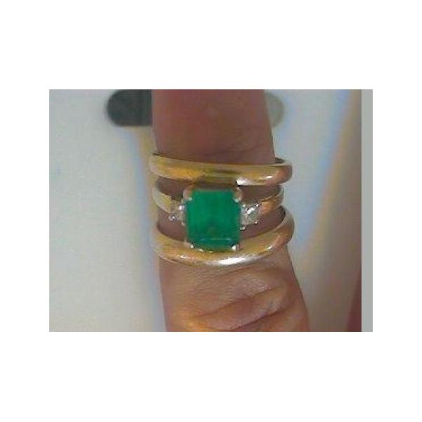 custom emerald jewelry