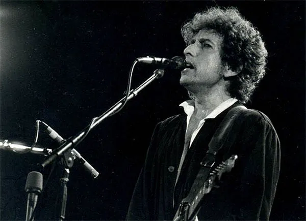 Music Friday: Bob Dylan Is Back in the Limelight and So Is 'Diamond Ring'
