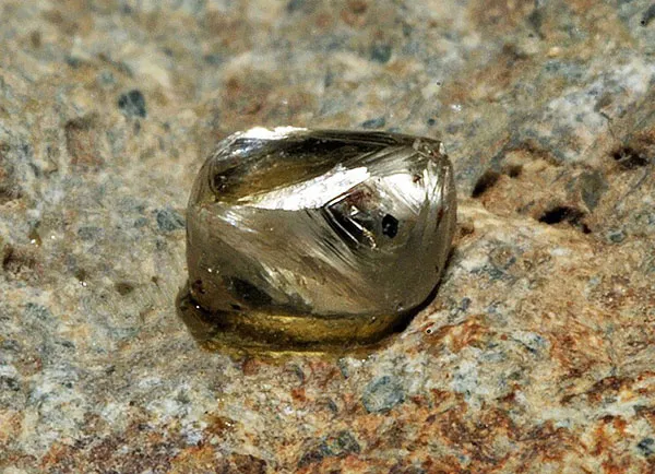 Could Water Trapped in a Common Mineral Help Find the Next Diamond Mine?