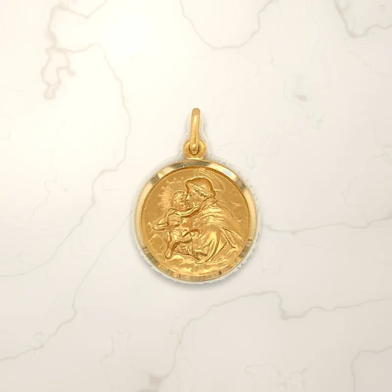 18K yellow gold St. Anthony medal with satin finish, made in Italy, on cream marble