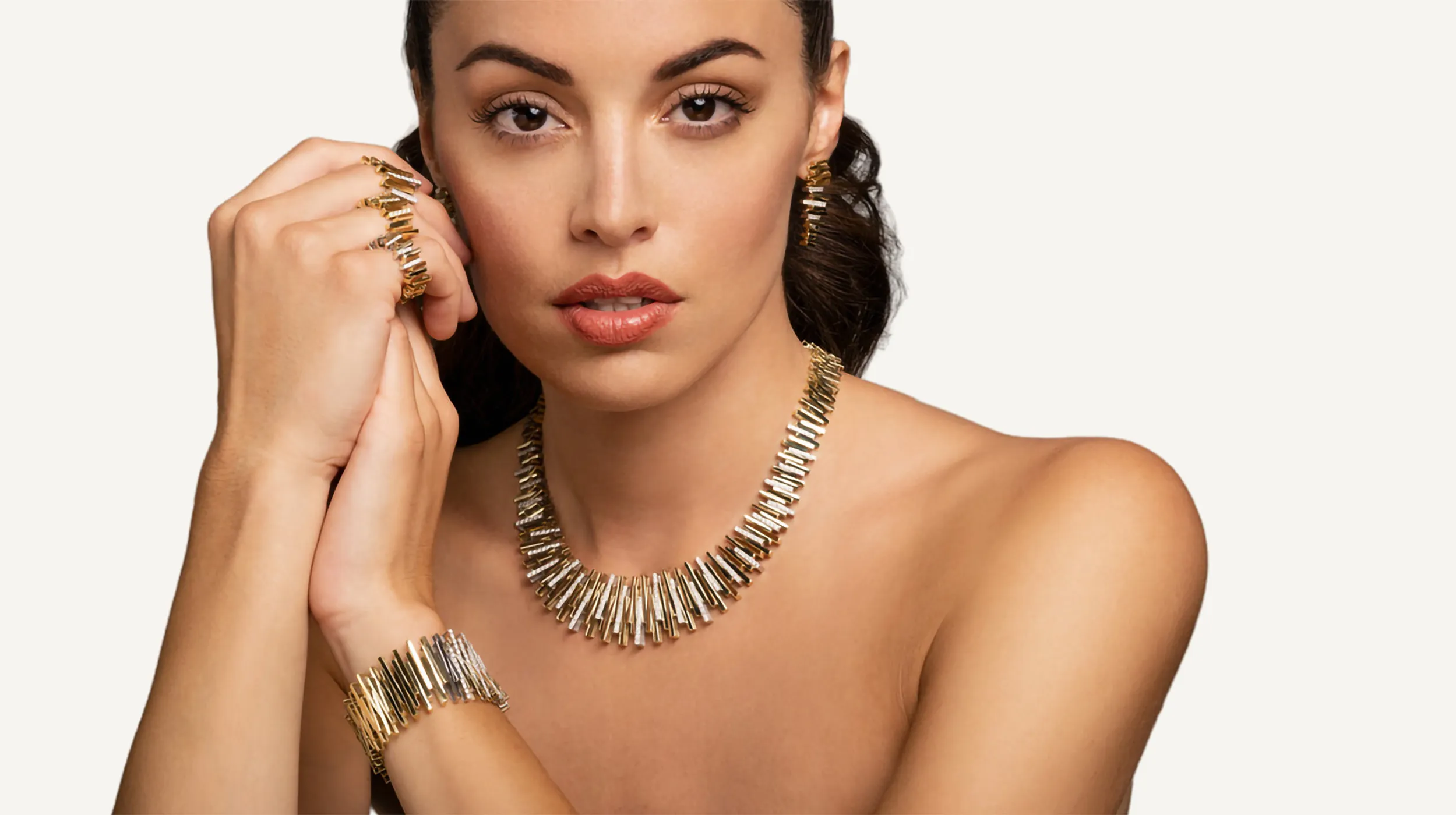 Arena Collection Arena Collections: Jewelry inspired by the grandeur of the Arena di Verona, featuring intricate designs reminiscent of its architecture, crafted from high-quality materials. Arezzo Jewelers Elmwood, IL