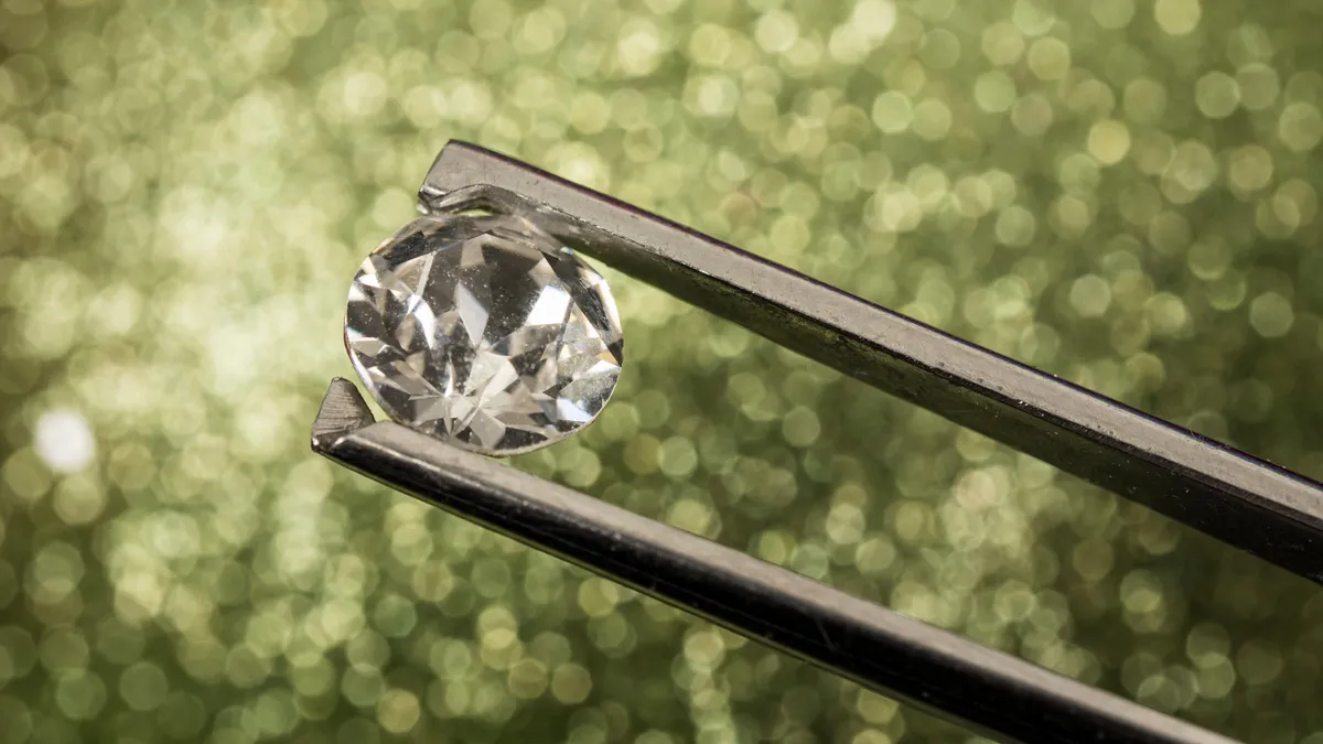 What Color Diamond Looks Best With Yellow Gold?
