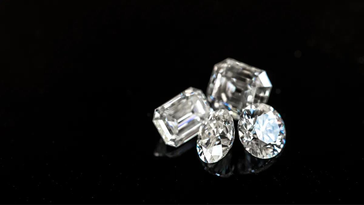 What Diamond Shape Looks Best On Short Fingers?