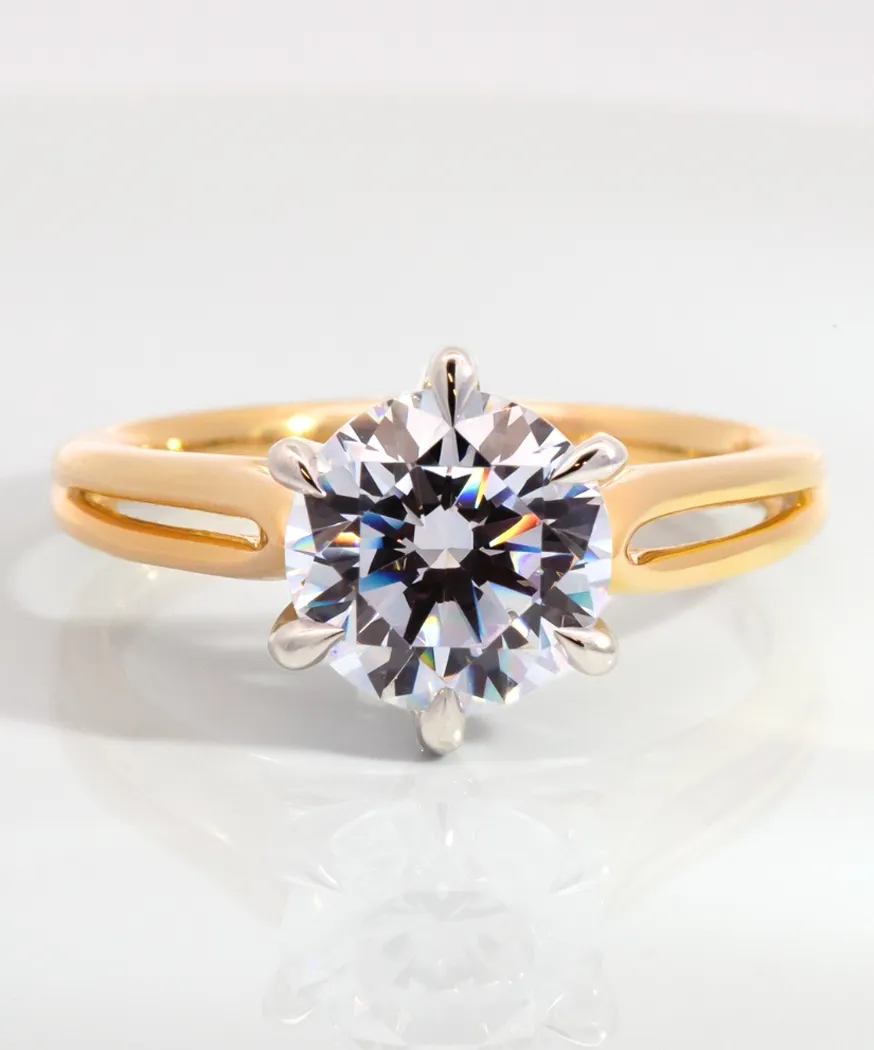 Elegant gold engagement ring featuring a round diamond, showcasing brilliance and sophistication.