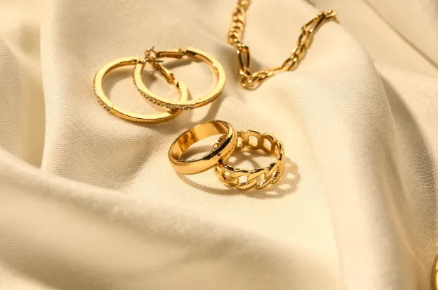 Read article: Gold Jewelry