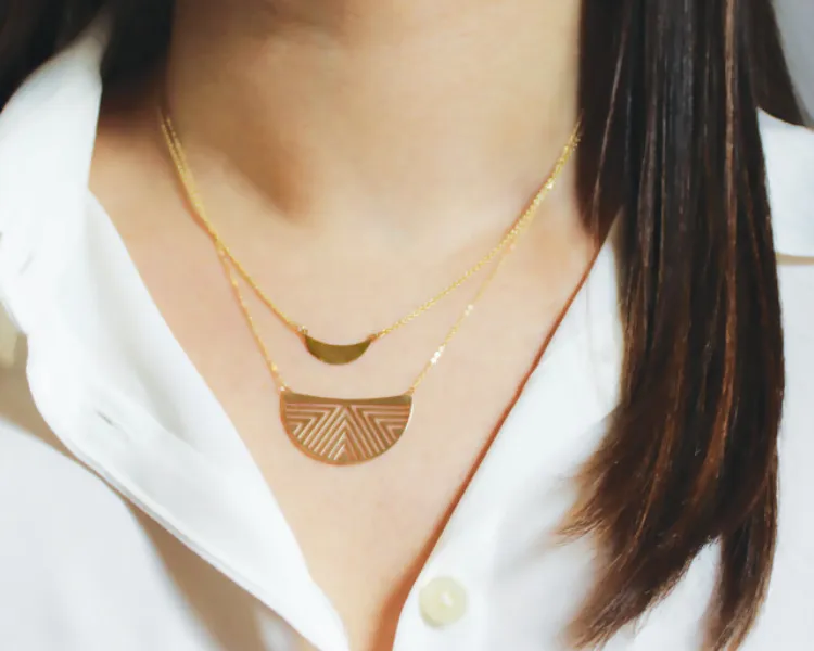 Are you a fan of necklaces? So are we! Take a peek at our stylish necklaces. 