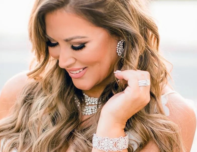 Read article: OC Housewife Emily Simpson Gets 3 New Wedding Rings 