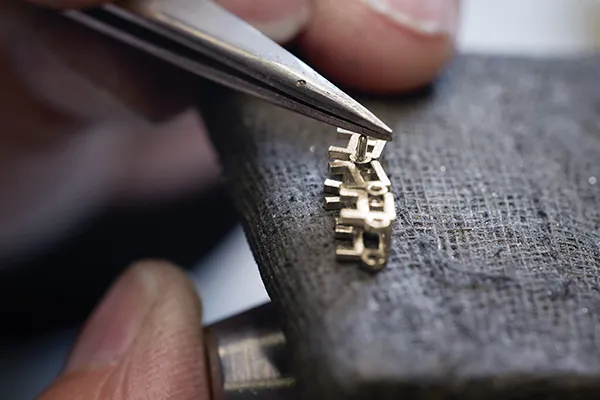Learn about Tip & Prong Repair image