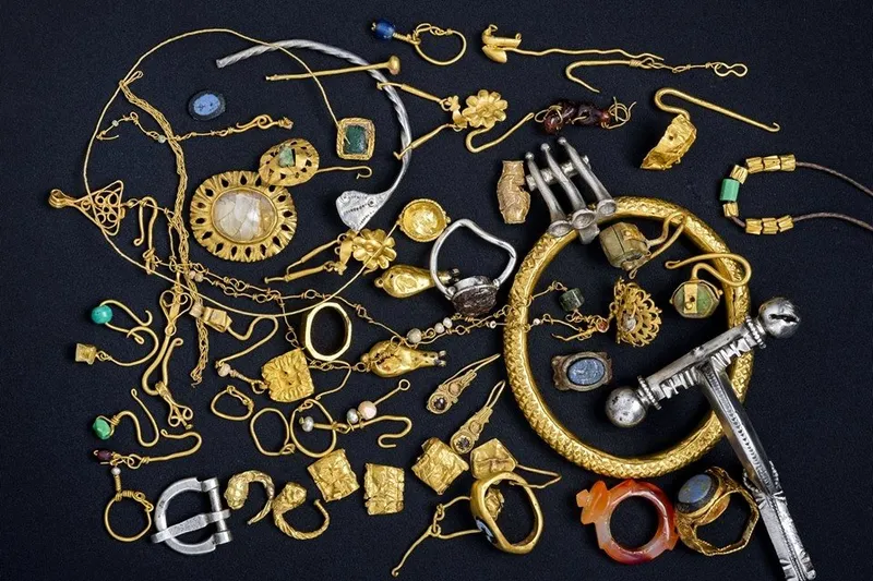 Read article: The History of Jewelry - Part 2