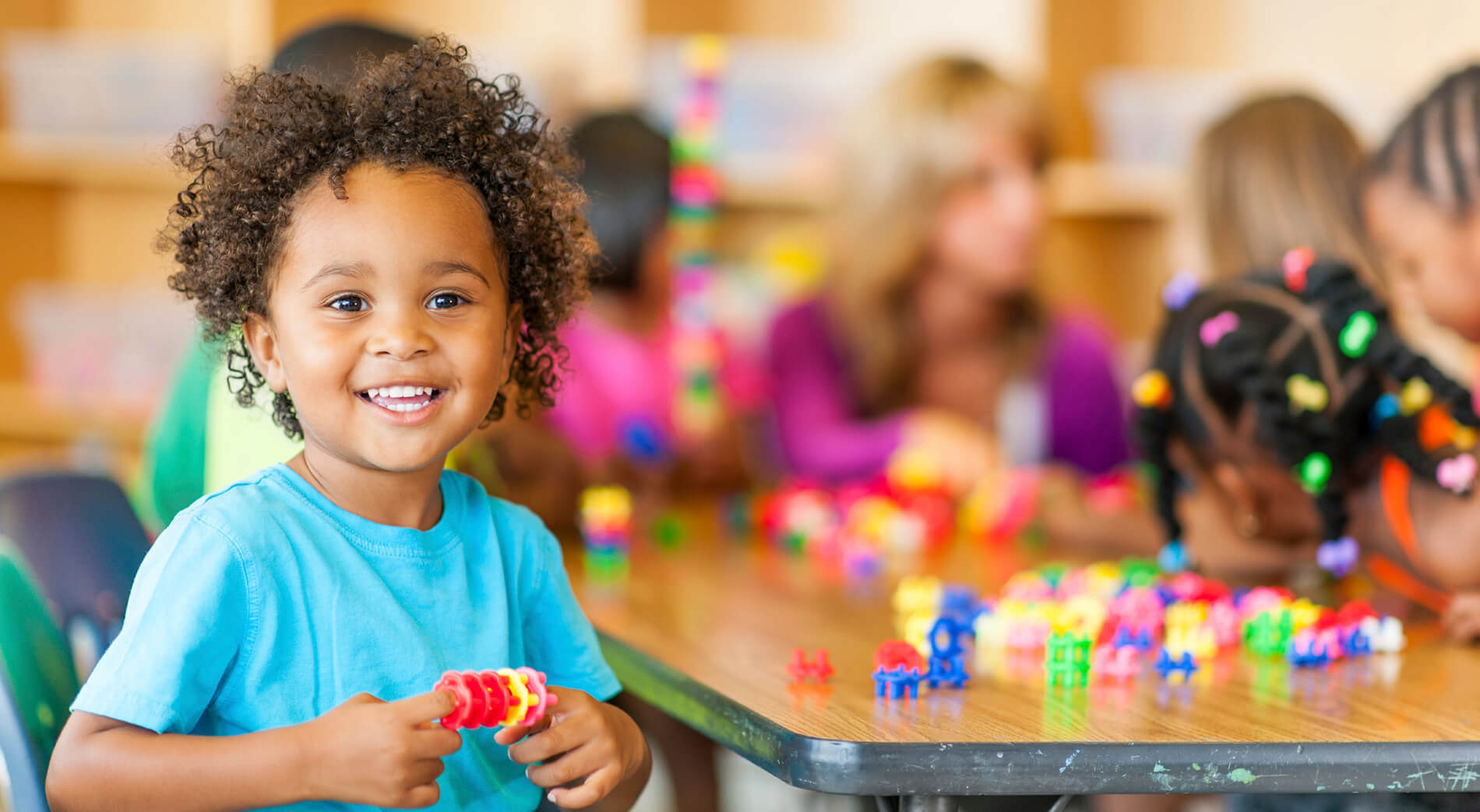 Children have and play. Children have fun on the playground. Печать школы sing and play. Планшет для детей. Планшет картинка для детей.