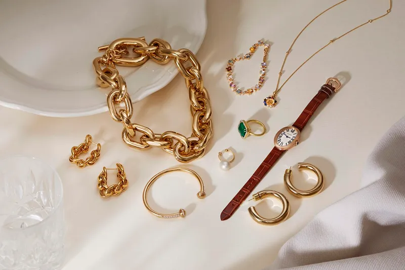 Read article: 10 CLASSIC JEWELRY PIECES TO INVEST IN 