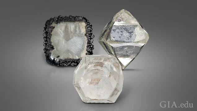 Read article: How does GIA grade a natural diamond? 