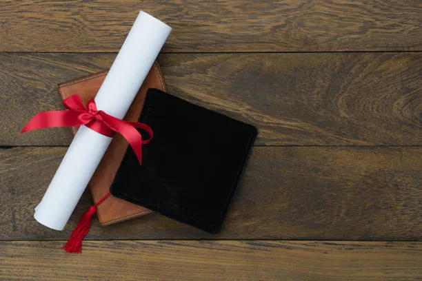 Dads & Grads Gift-Guide Dive into our collection of stylish gifts for the special grads and dads in your life this season. Corne