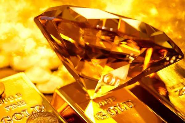 The Golden Hour: Why Now's the Time to Sell Your Gold & Diamonds