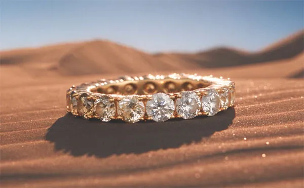 'Desert Diamonds' Build Momentum as De Beers Unveils 2026 Holiday Campaign