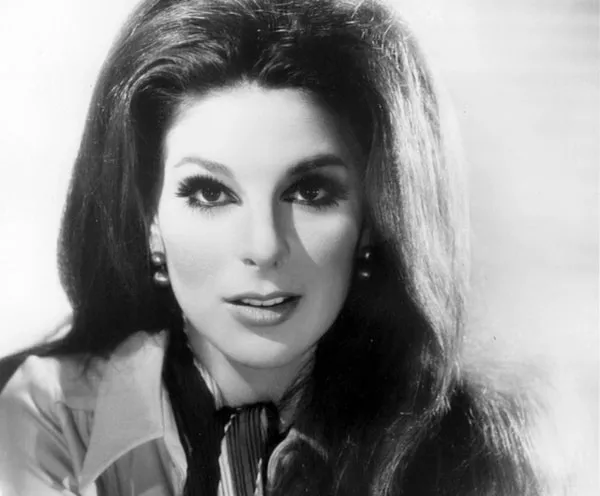 Music Friday: Young Bobbie Gentry Wears Faux Ruby Ring in 'Chickasaw County Chil