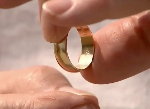 'Ring Finder' Reunites 70-Year-Old With Wedding Ring Lost in the Surf at Ocean C